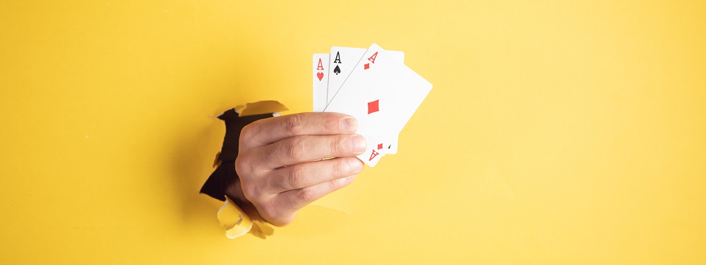 Three Card Poker Etiquette: Do’s and Don’ts at the Table